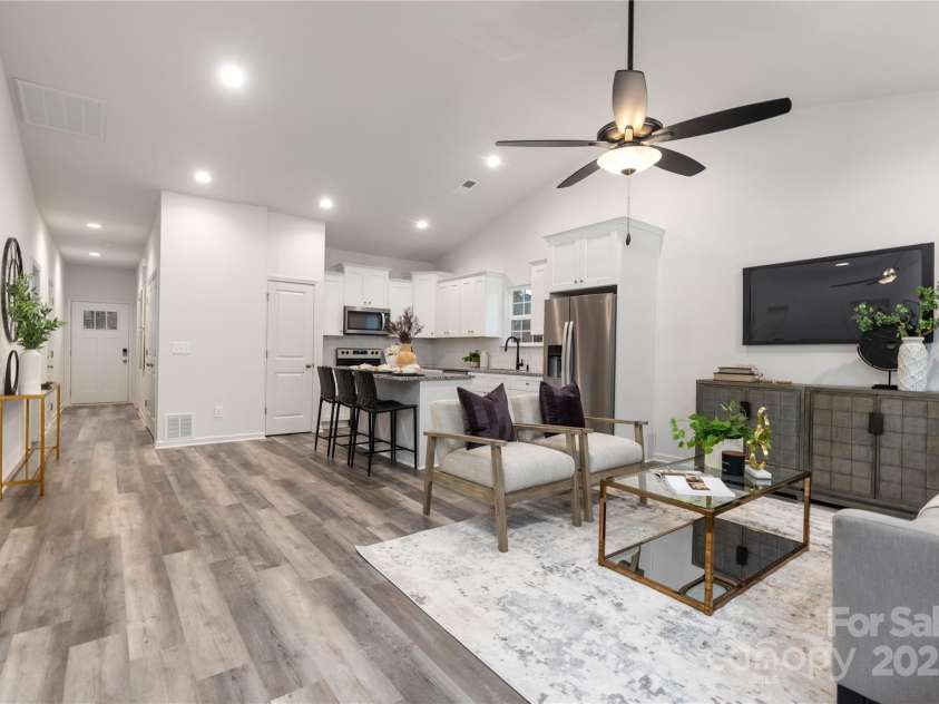 5517 Skycrest Drive, Charlotte, NC 28269.  MLS# CAR4212333, YatesRealty ID 1655. Representation