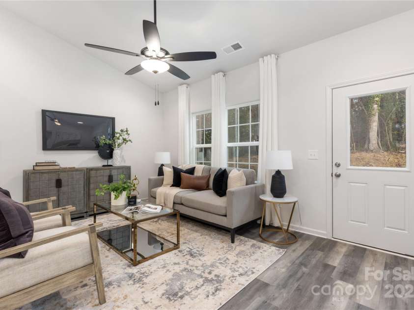 5517 Skycrest Drive, Charlotte, NC 28269.  MLS# CAR4212333, YatesRealty ID 1655. Representation