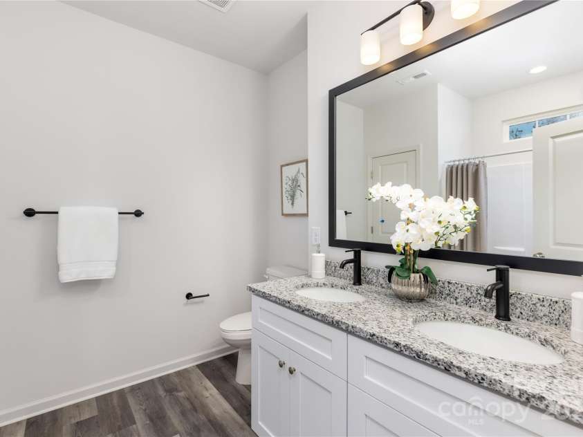 5517 Skycrest Drive, Charlotte, NC 28269.  MLS# CAR4212333, YatesRealty ID 1655. Representation