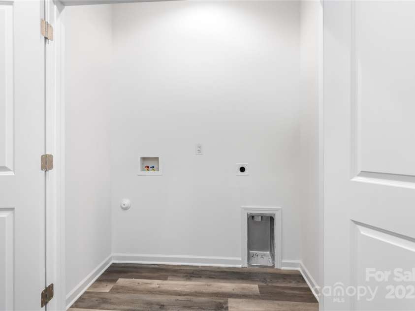 5517 Skycrest Drive, Charlotte, NC 28269.  MLS# CAR4212333, YatesRealty ID 1655. Representation