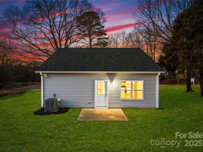 5517 Skycrest Drive, Charlotte, NC 28269.  MLS# CAR4212333, YatesRealty ID 1655. Representation