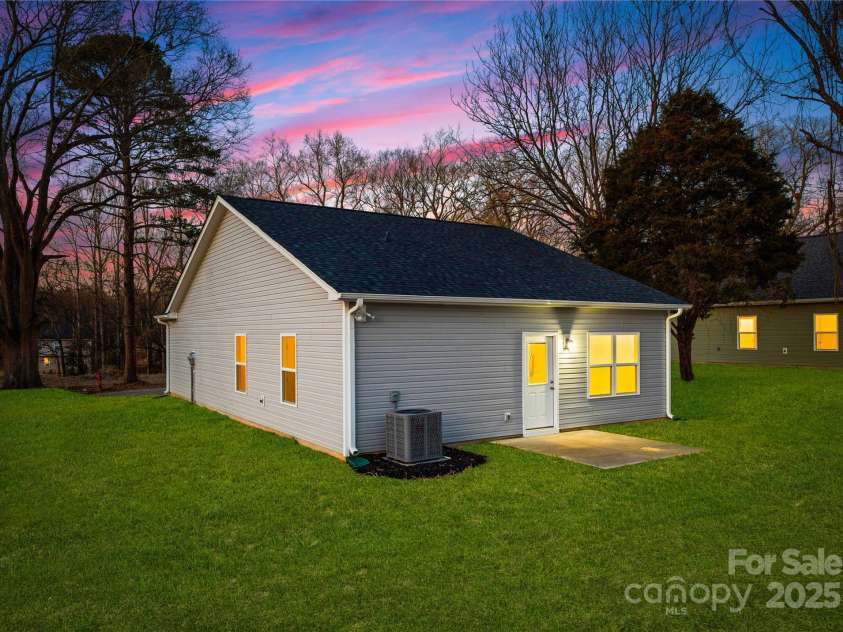 5517 Skycrest Drive, Charlotte, NC 28269.  MLS# CAR4212333, YatesRealty ID 1655. Representation
