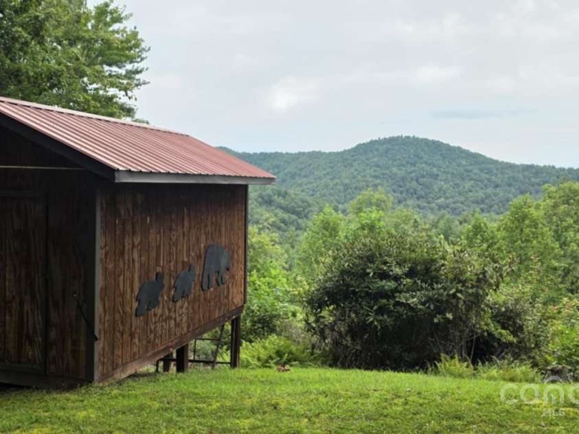 805 Deer Crossing Lane, Lenoir, NC 28645.  MLS# CAR4295259, YatesRealty ID 1655. 