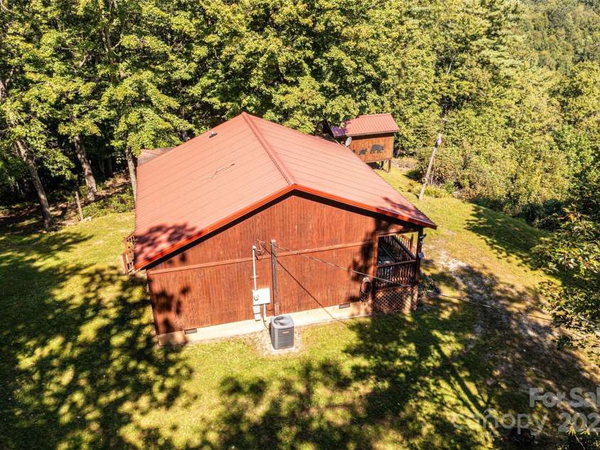 805 Deer Crossing Lane, Lenoir, NC 28645.  MLS# CAR4295259, YatesRealty ID 1655. 