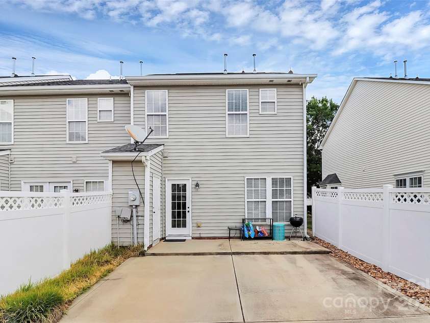 10378 Alexander Martin Avenue, Charlotte, NC 28277.  MLS# CAR4257317, YatesRealty ID 16550. 