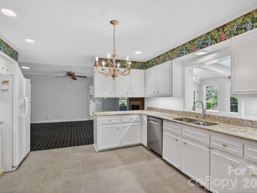236 Richmond Road, Salisbury, NC 28144.  MLS# CAR4373599, YatesRealty ID 16551. Kitchen