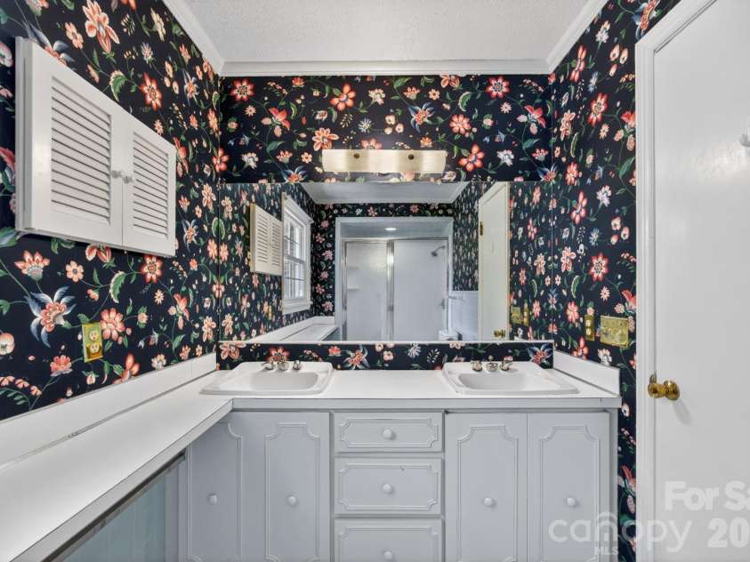 236 Richmond Road, Salisbury, NC 28144.  MLS# CAR4373599, YatesRealty ID 16551. Primary Bathroom