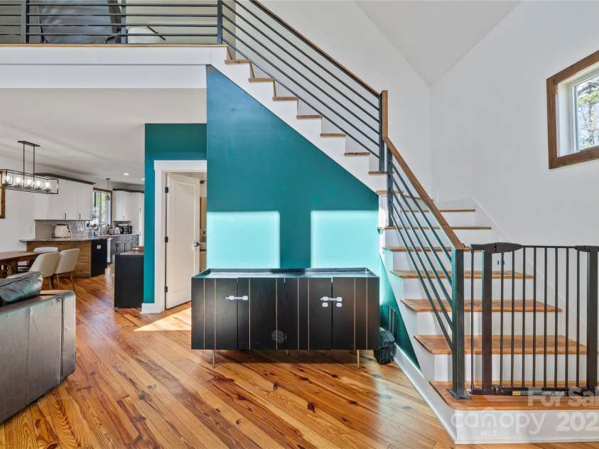 51 Hubbard Avenue, Asheville, NC 28806.  MLS# CAR4243597, YatesRealty ID 16551. 