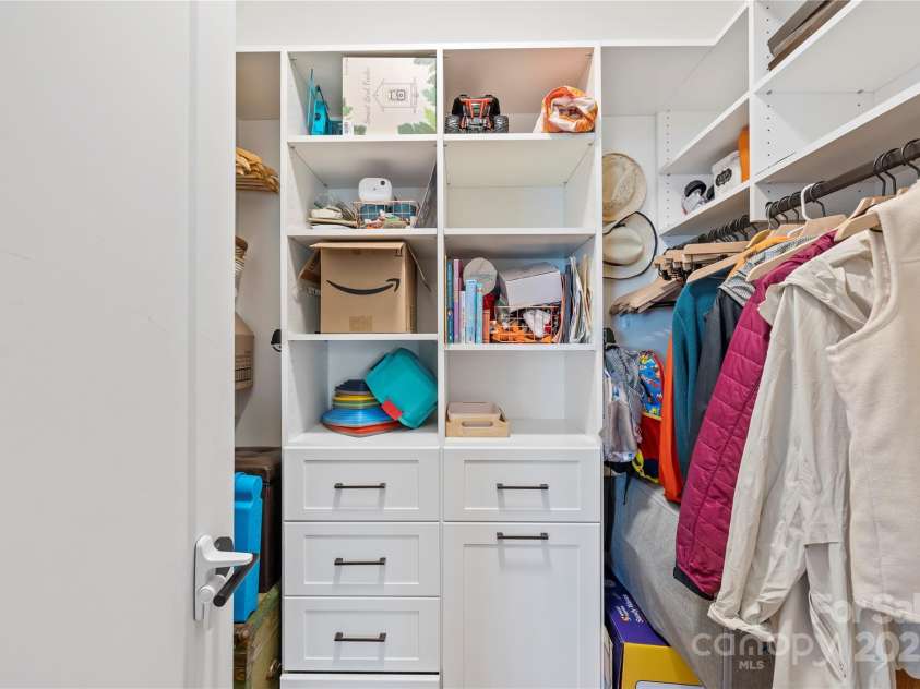 51 Hubbard Avenue, Asheville, NC 28806.  MLS# CAR4243597, YatesRealty ID 16551. 