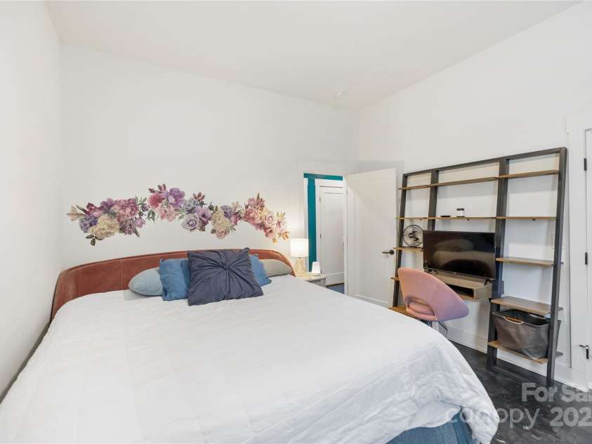 51 Hubbard Avenue, Asheville, NC 28806.  MLS# CAR4243597, YatesRealty ID 16551. 