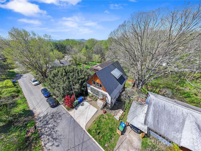 51 Hubbard Avenue, Asheville, NC 28806.  MLS# CAR4243597, YatesRealty ID 16551. 