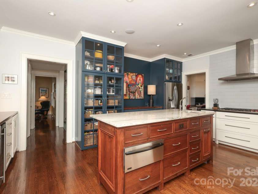 801 Berkeley Avenue, Charlotte, NC 28203.  MLS# CAR4243882, YatesRealty ID 16552. 