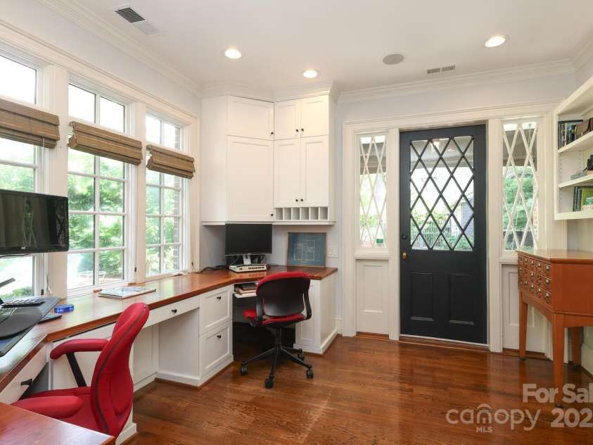 801 Berkeley Avenue, Charlotte, NC 28203.  MLS# CAR4243882, YatesRealty ID 16552. 