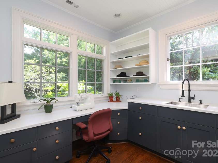 801 Berkeley Avenue, Charlotte, NC 28203.  MLS# CAR4243882, YatesRealty ID 16552. 