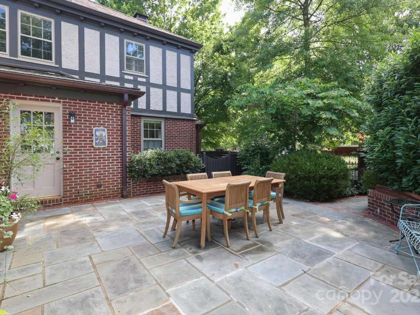 801 Berkeley Avenue, Charlotte, NC 28203.  MLS# CAR4243882, YatesRealty ID 16552. 