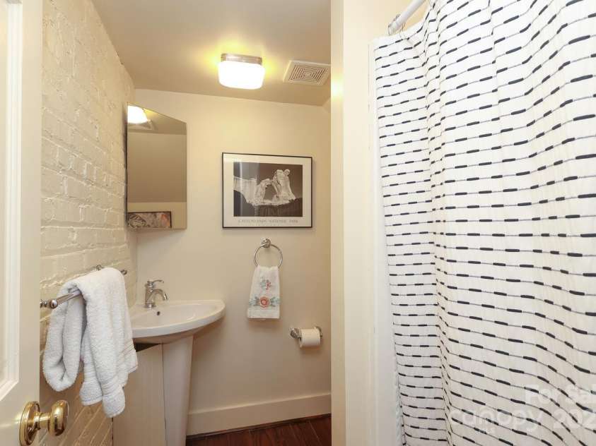 801 Berkeley Avenue, Charlotte, NC 28203.  MLS# CAR4243882, YatesRealty ID 16552. Full bath in basement