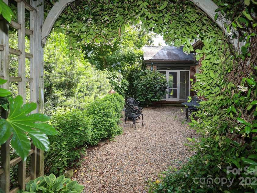 801 Berkeley Avenue, Charlotte, NC 28203.  MLS# CAR4243882, YatesRealty ID 16552. Secret garden area off of the screened porch