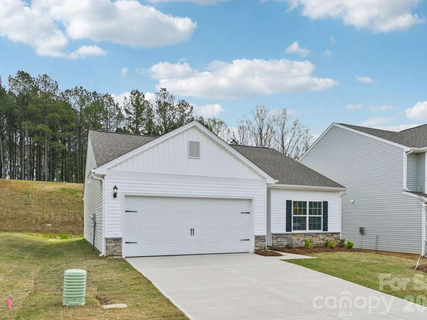 816 Willow Estates Drive, Shelby, NC 28150.  MLS# CAR4373980, YatesRealty ID 16553. 
