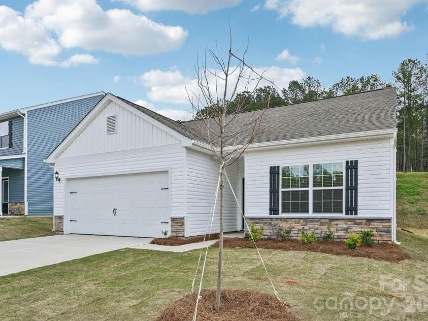 816 Willow Estates Drive, Shelby, NC 28150.  MLS# CAR4373980, YatesRealty ID 16553. 