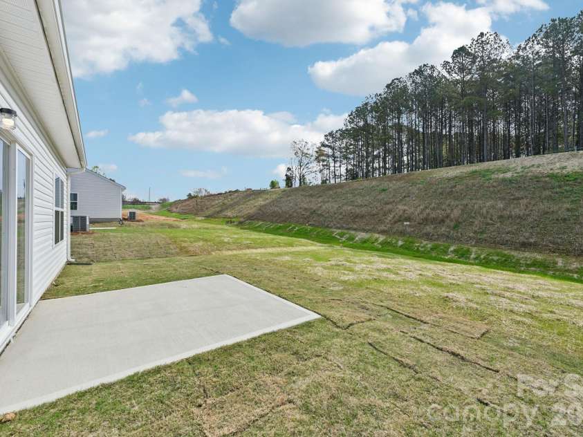 816 Willow Estates Drive, Shelby, NC 28150.  MLS# CAR4373980, YatesRealty ID 16553. 