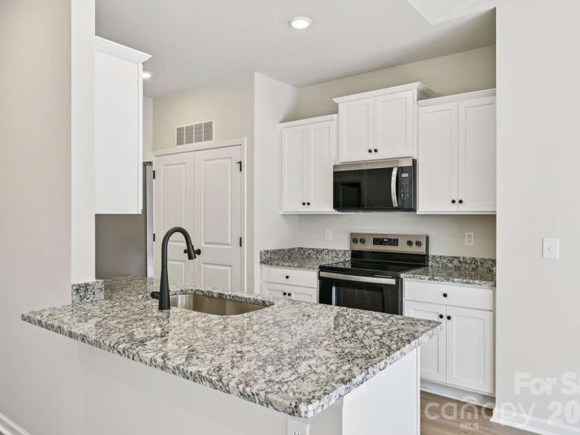 816 Willow Estates Drive, Shelby, NC 28150.  MLS# CAR4373980, YatesRealty ID 16553. 