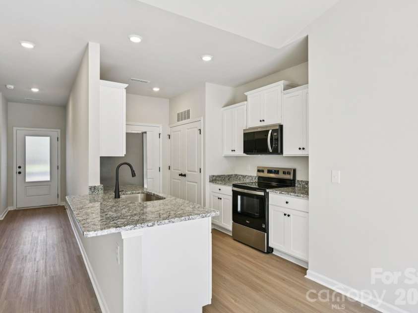 816 Willow Estates Drive, Shelby, NC 28150.  MLS# CAR4373980, YatesRealty ID 16553. 