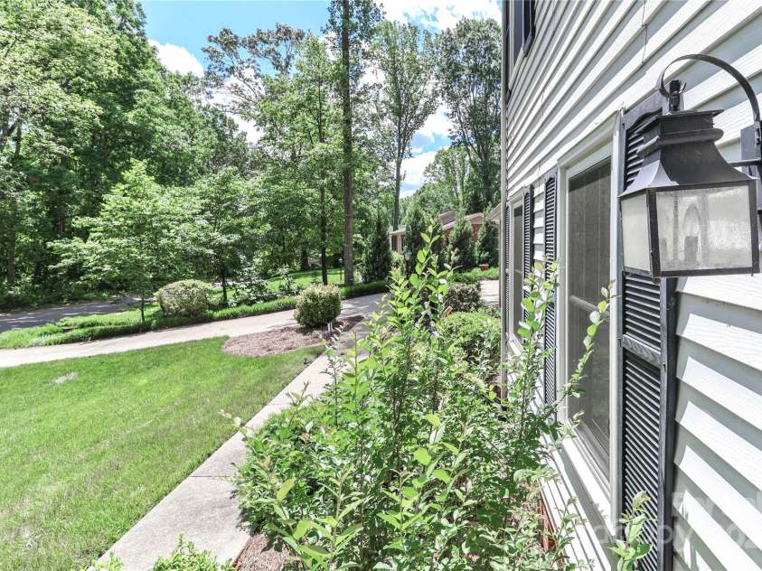 417 Florence Circle, Statesville, NC 28625.  MLS# CAR4255554, YatesRealty ID 16554. 