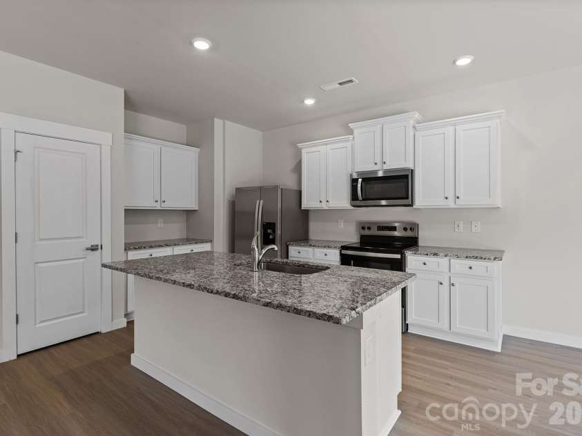 814 Willow Estates Drive, Shelby, NC 28150.  MLS# CAR4374009, YatesRealty ID 16554. 