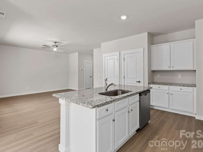 814 Willow Estates Drive, Shelby, NC 28150.  MLS# CAR4374009, YatesRealty ID 16554. 