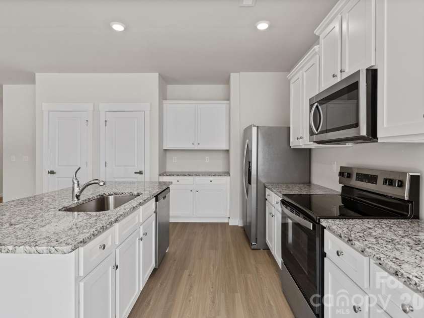 814 Willow Estates Drive, Shelby, NC 28150.  MLS# CAR4374009, YatesRealty ID 16554. 