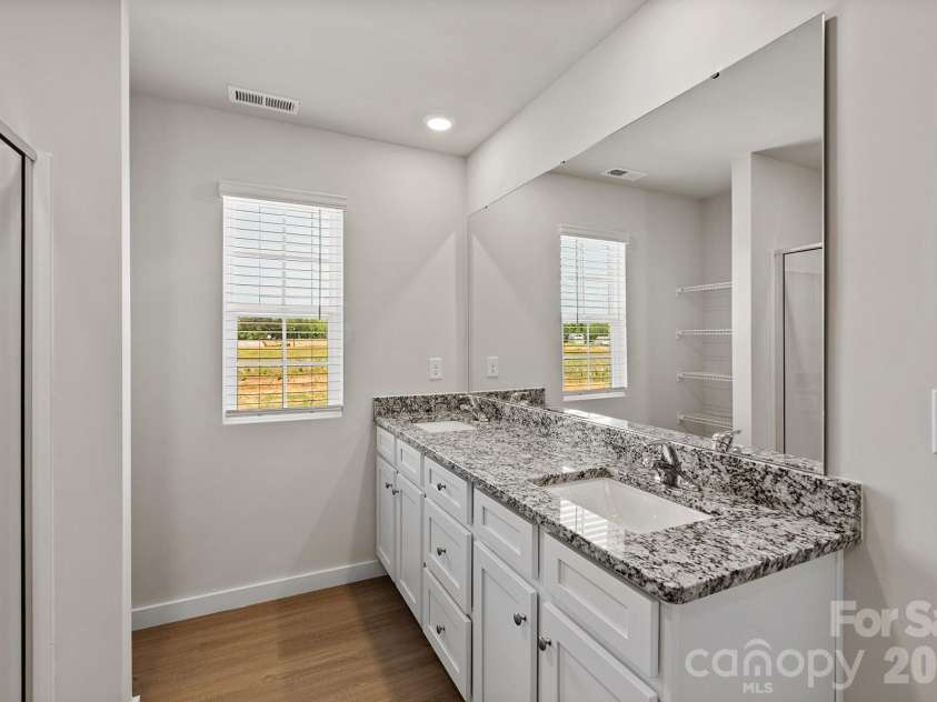 814 Willow Estates Drive, Shelby, NC 28150.  MLS# CAR4374009, YatesRealty ID 16554. 