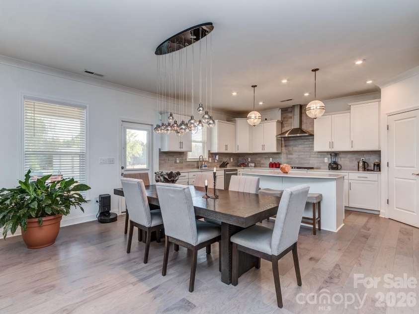 13110 Petrel Place, Charlotte, NC 28278.  MLS# CAR4369224, YatesRealty ID 16555. Casual Dining