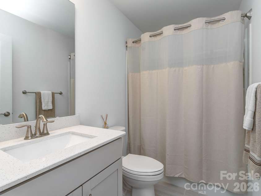 13110 Petrel Place, Charlotte, NC 28278.  MLS# CAR4369224, YatesRealty ID 16555. Full Bath