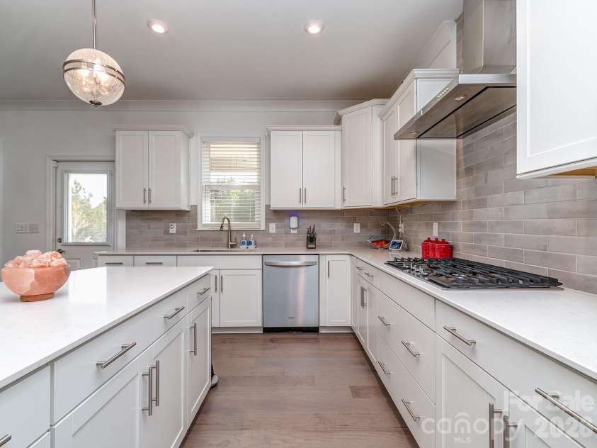 13110 Petrel Place, Charlotte, NC 28278.  MLS# CAR4369224, YatesRealty ID 16555. Kitchen
