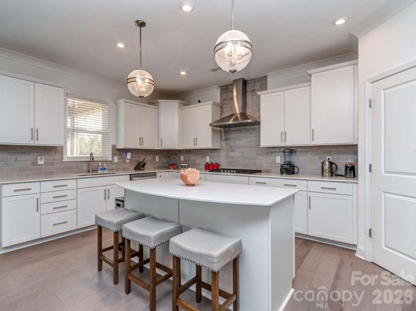 13110 Petrel Place, Charlotte, NC 28278.  MLS# CAR4369224, YatesRealty ID 16555. Kitchen Island