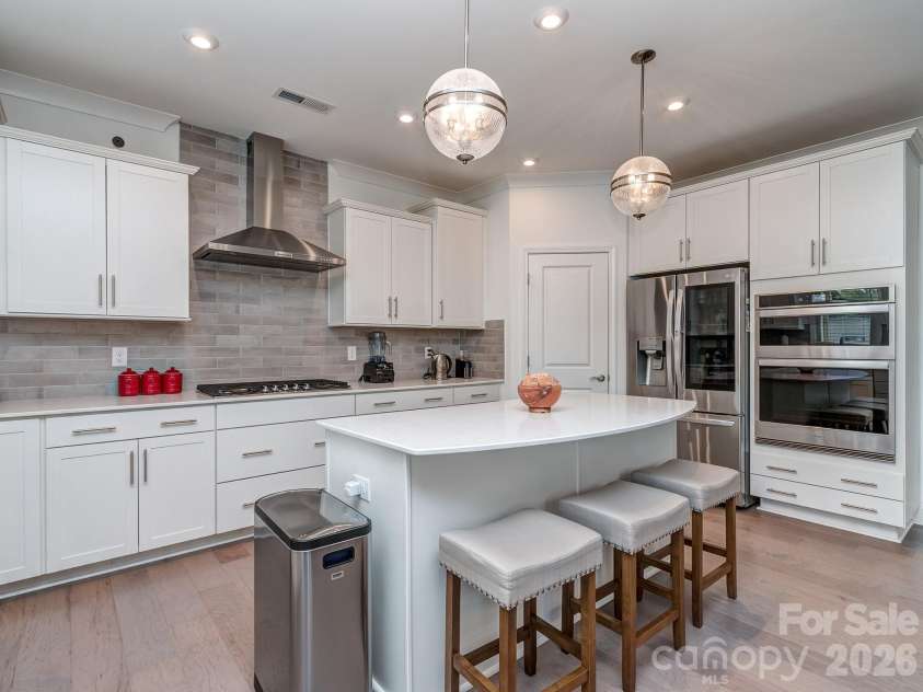 13110 Petrel Place, Charlotte, NC 28278.  MLS# CAR4369224, YatesRealty ID 16555. Kitchen Island