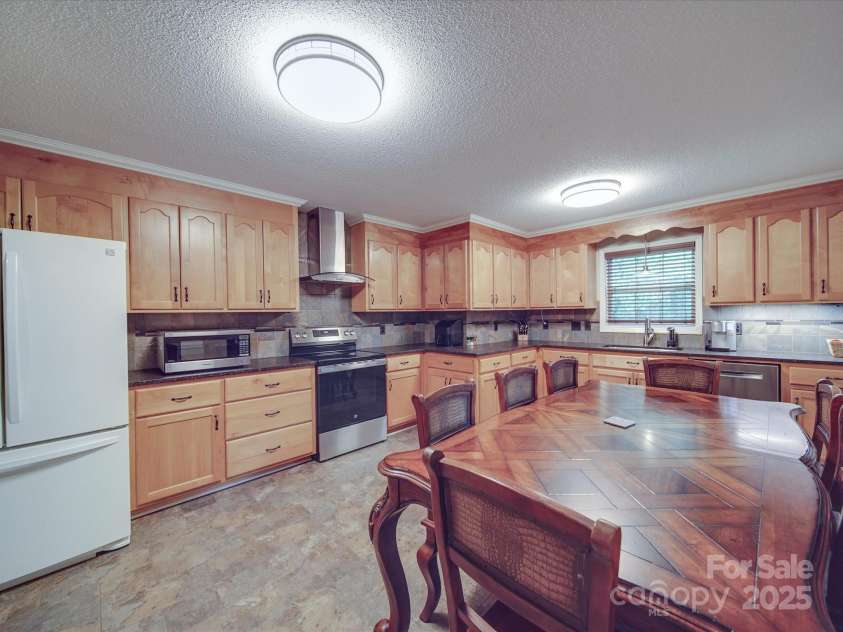 4620 Binwhe Lane, Gastonia, NC 28052.  MLS# CAR4259007, YatesRealty ID 16555. 