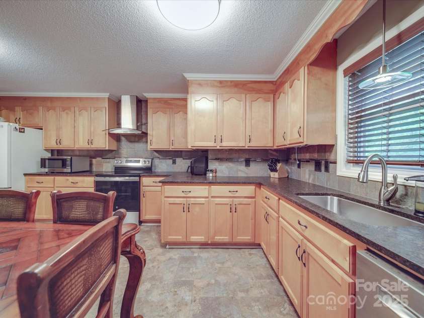 4620 Binwhe Lane, Gastonia, NC 28052.  MLS# CAR4259007, YatesRealty ID 16555. 