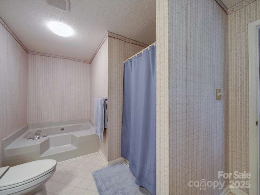 4620 Binwhe Lane, Gastonia, NC 28052.  MLS# CAR4259007, YatesRealty ID 16555. 