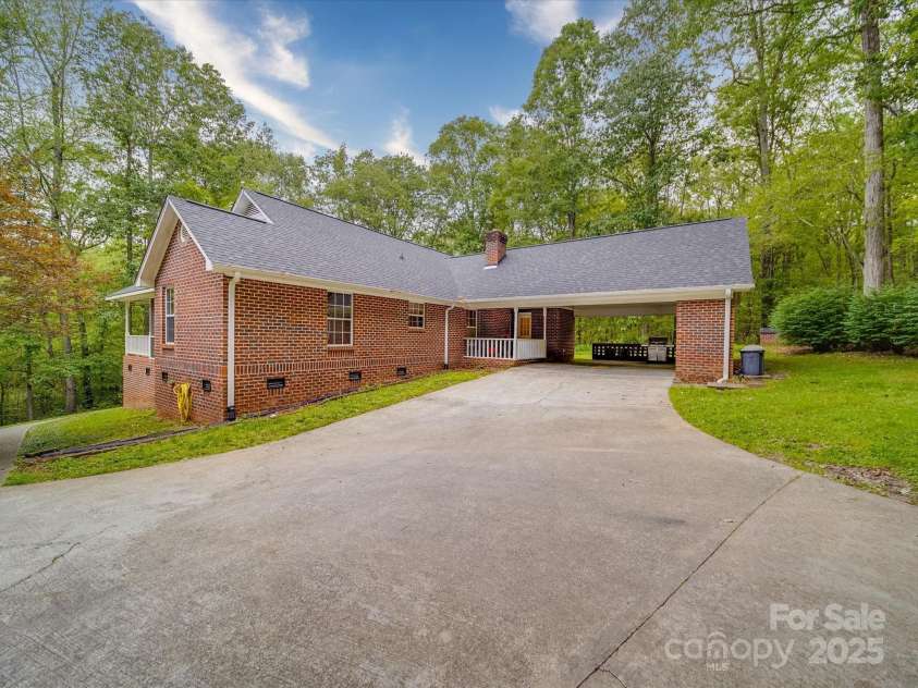 4620 Binwhe Lane, Gastonia, NC 28052.  MLS# CAR4259007, YatesRealty ID 16555. 