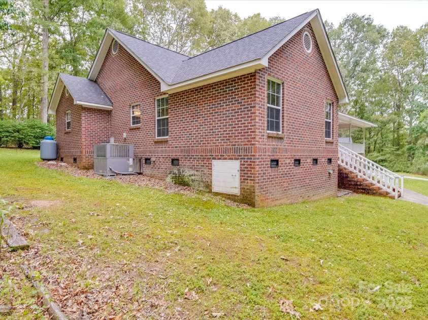 4620 Binwhe Lane, Gastonia, NC 28052.  MLS# CAR4259007, YatesRealty ID 16555. 