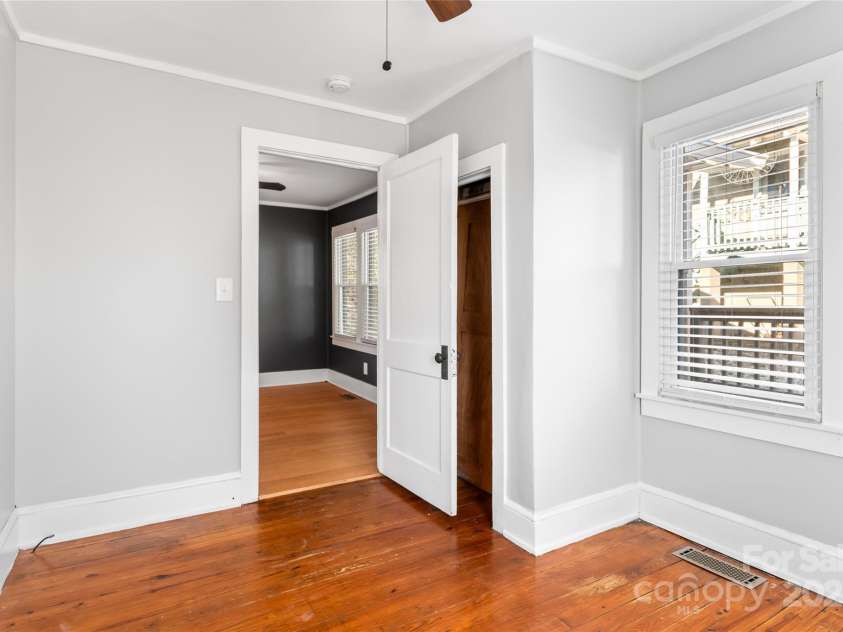 60 Shiloh Road, Asheville, NC 28803.  MLS# CAR4215856, YatesRealty ID 16556. 