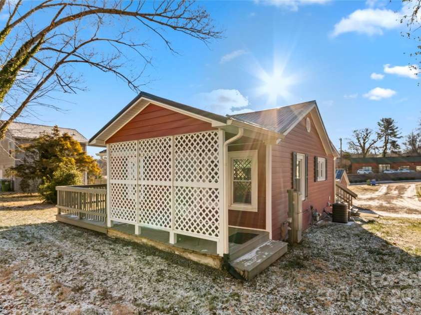 60 Shiloh Road, Asheville, NC 28803.  MLS# CAR4215856, YatesRealty ID 16556. 