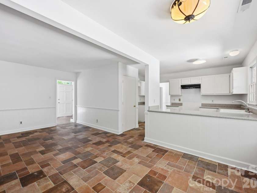 9701 Enid Lane, Matthews, NC 28105.  MLS# CAR4373941, YatesRealty ID 16557. 