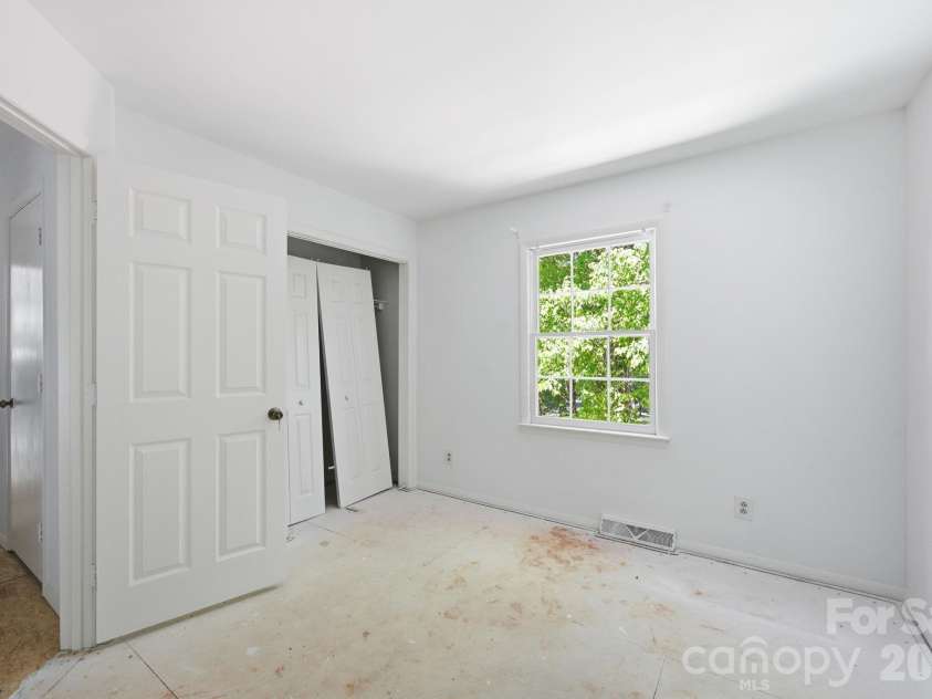 9701 Enid Lane, Matthews, NC 28105.  MLS# CAR4373941, YatesRealty ID 16557. 