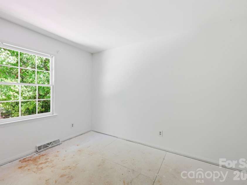 9701 Enid Lane, Matthews, NC 28105.  MLS# CAR4373941, YatesRealty ID 16557. 