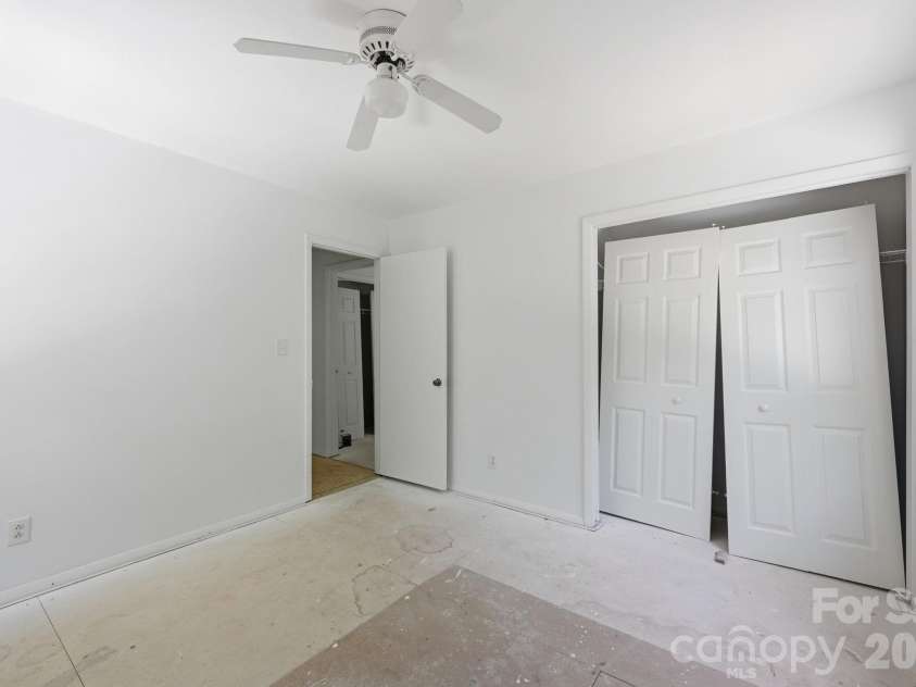 9701 Enid Lane, Matthews, NC 28105.  MLS# CAR4373941, YatesRealty ID 16557. 
