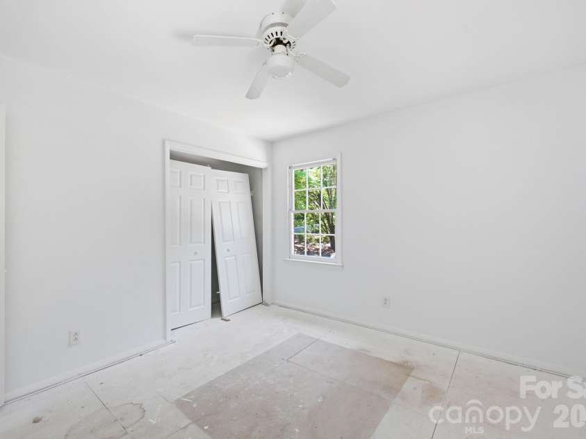 9701 Enid Lane, Matthews, NC 28105.  MLS# CAR4373941, YatesRealty ID 16557. 