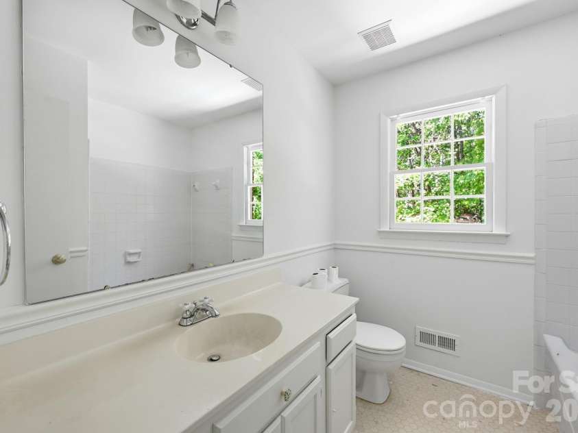 9701 Enid Lane, Matthews, NC 28105.  MLS# CAR4373941, YatesRealty ID 16557. 