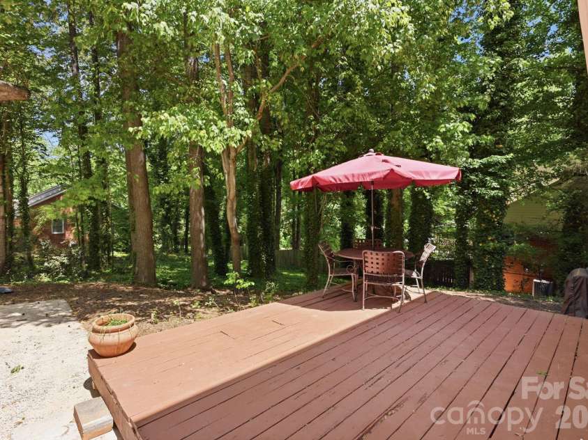 9701 Enid Lane, Matthews, NC 28105.  MLS# CAR4373941, YatesRealty ID 16557. 